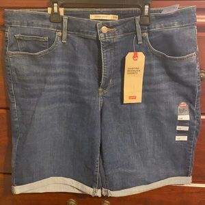 🎉Host Pick🎉Levi's Shaping Bermuda Shorts